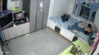 老公出差骚逼老婆边做边和老公打电话