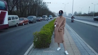 继兄的大鸡巴插入多毛的少女继妹紧绷的阴道