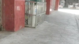 一身红衣风情无法抵挡让人欲望沸腾沦陷，成熟极品肉体蹲在胯下吸吮鸡巴起伏套弄销魂搞