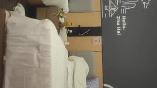 金发大奶妹帮我乳交到射
