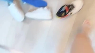 (梦梵)全程露脸户外全裸与小哥激情啪啪，无视路边路人