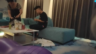 朴彩英大哥去买菜把嫂子按在衣柜上操内射招长期广告