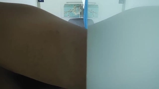 骚气少妇太敏感...意犹未尽，直接喷到床上了...