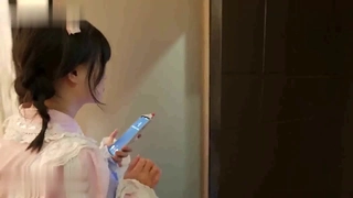 极品网红靓女！和炮友收费房操逼！刚刮的微毛肥穴，吸奶揉逼调情，第一视角抽插超紧致