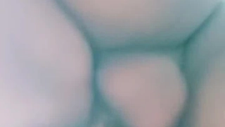 在内衣自慰和性高潮丰满的黑发骑