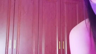 裸体女同性恋沉迷于群交,包括舔阴和潜水。