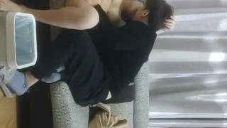 边吃奶边摸叫床刺激视频巨乳骚妻