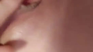 业余少女Jaycee Starr在宿舍里被偷窃和警卫操