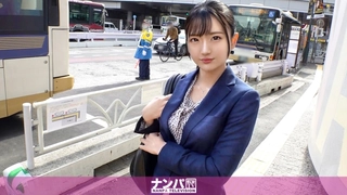 热辣的少女被她的管教打屁股