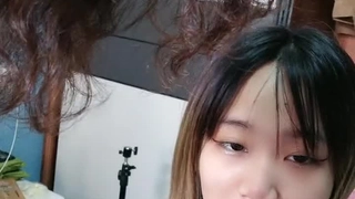 延安小姐姐性感好身材无毛逼很是刺激，伺候小哥激情啪啪口交大鸡巴，无套抽插各种草浪叫呻吟，口爆吞精真骚第03集