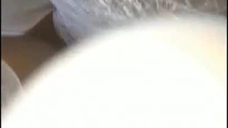 珍妮·曼森给她的男朋友一个情色的口交,让他的鸡巴融化